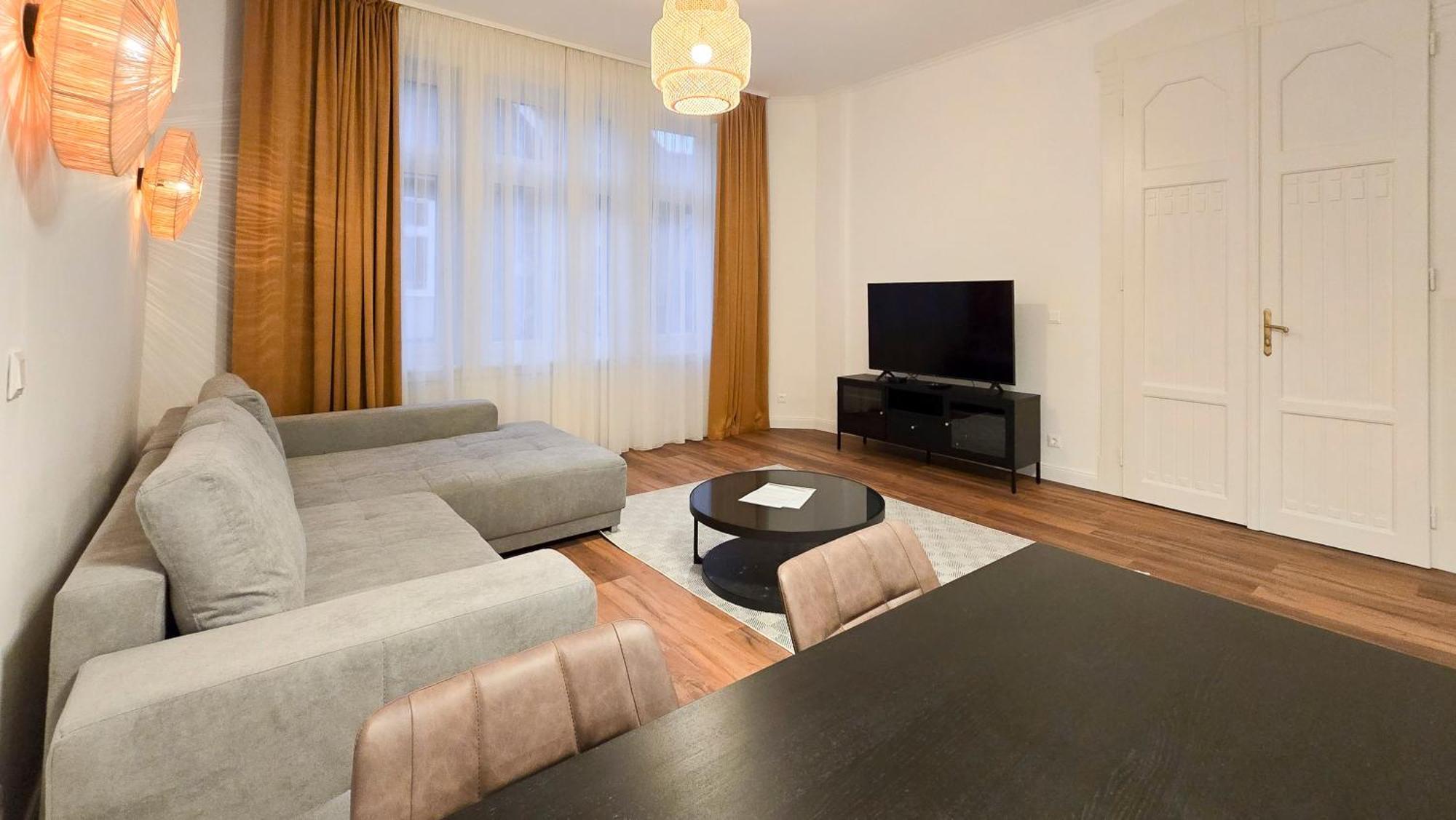 Azure Dream Home, Budapest